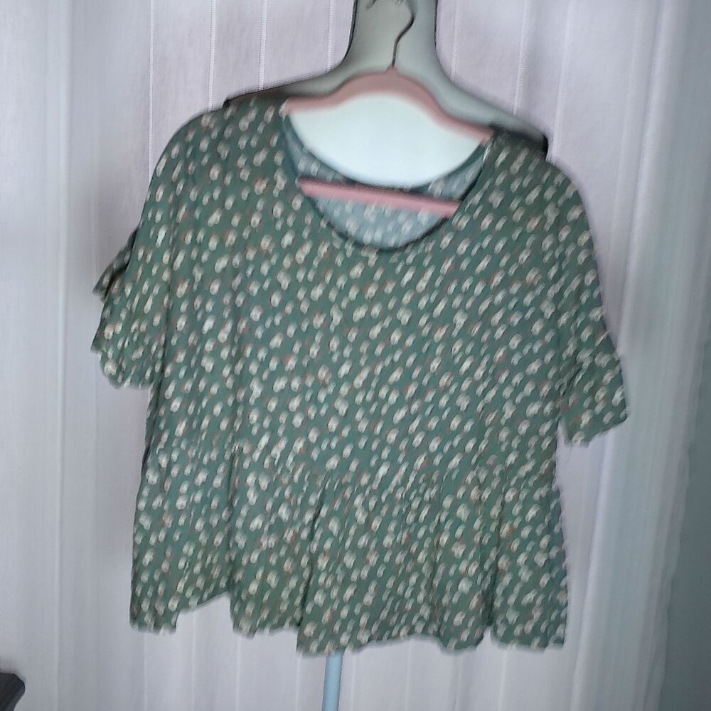 EASEL Los Angeles 1/4 Ruffle Sleeve Scoop Neck Pendulum Green Crop Top L